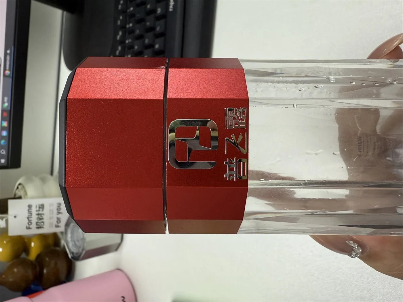 Nickel badge logo example on a hydrogen water bottle